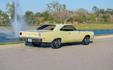 Plymouth-Road-Runner-1969-Yellow-Black-84066-5