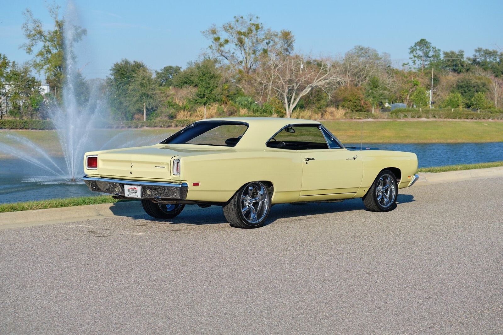 Plymouth-Road-Runner-1969-Yellow-Black-84066-5