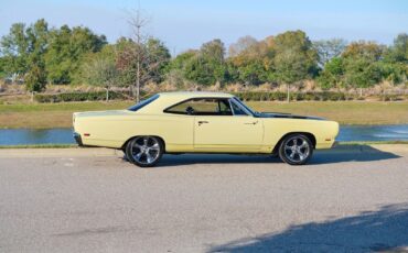 Plymouth-Road-Runner-1969-Yellow-Black-84066-6