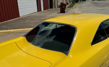 Plymouth-Road-Runner-1970-Yellow-Black-0-28