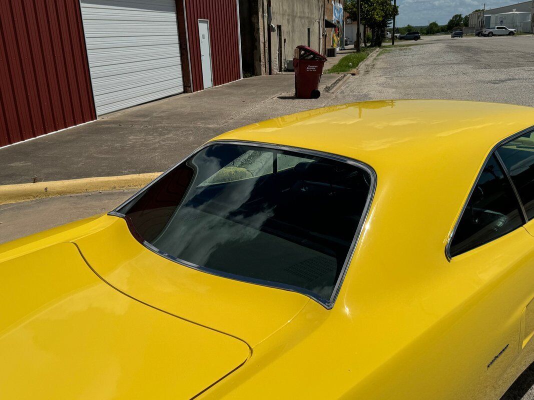 Plymouth-Road-Runner-1970-Yellow-Black-0-28