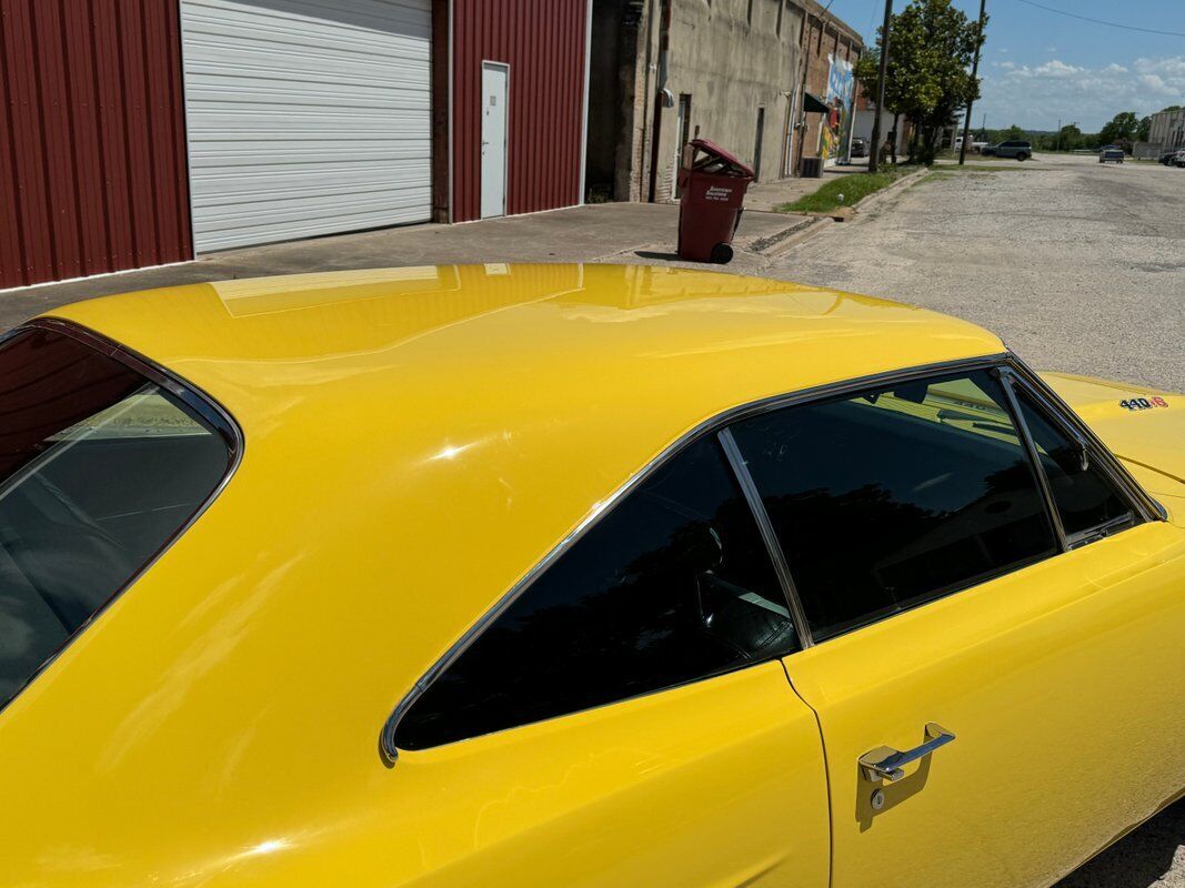 Plymouth-Road-Runner-1970-Yellow-Black-0-30