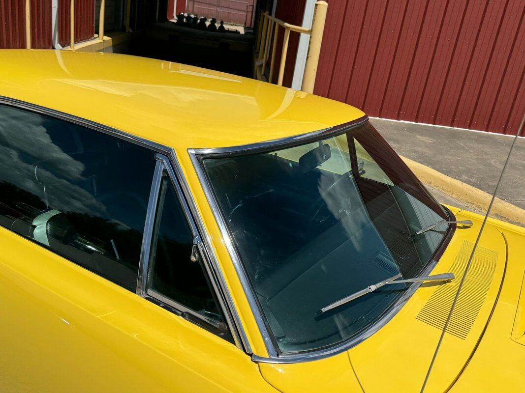 Plymouth-Road-Runner-1970-Yellow-Black-0-32