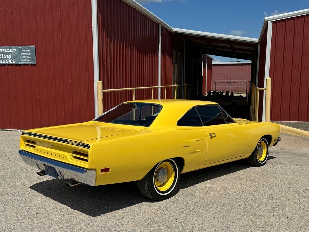 Plymouth-Road-Runner-1970-Yellow-Black-0-4