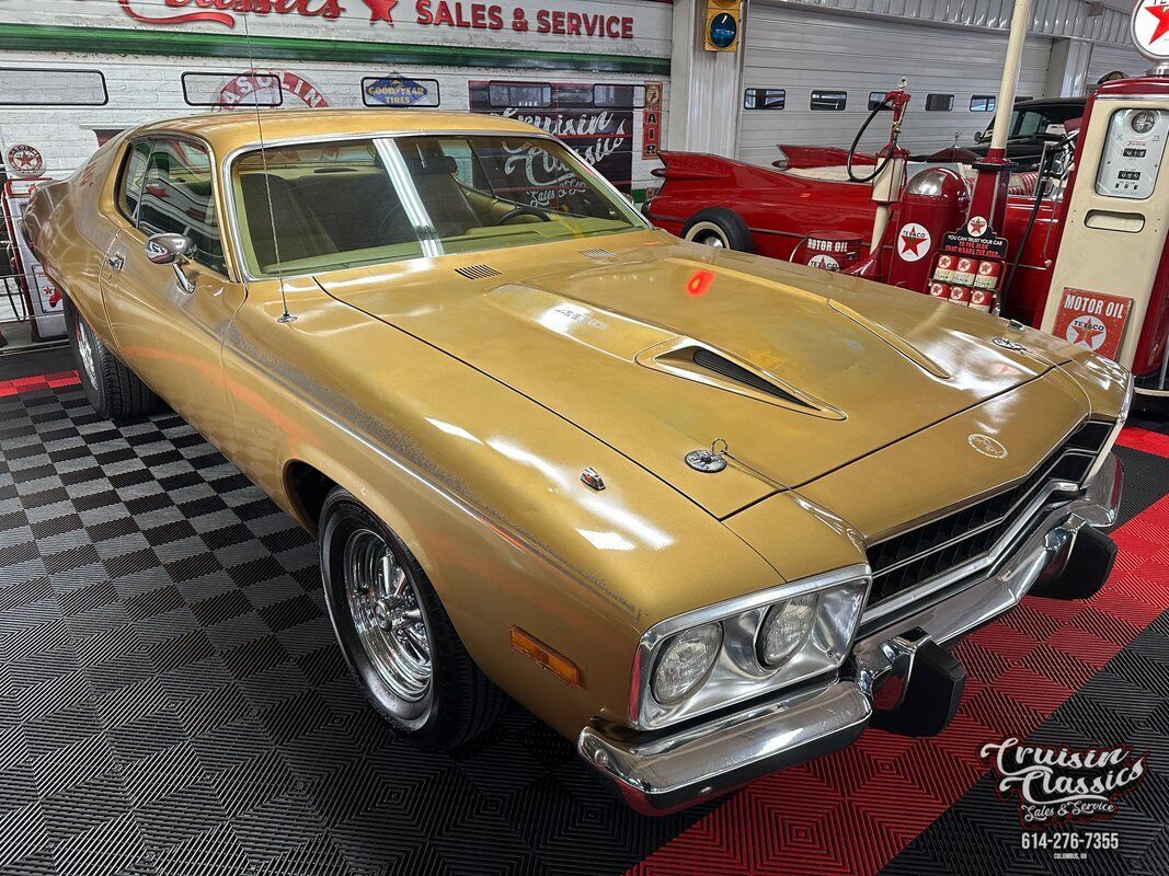 Plymouth-Road-Runner-1973-Gold-Tan-19232-1