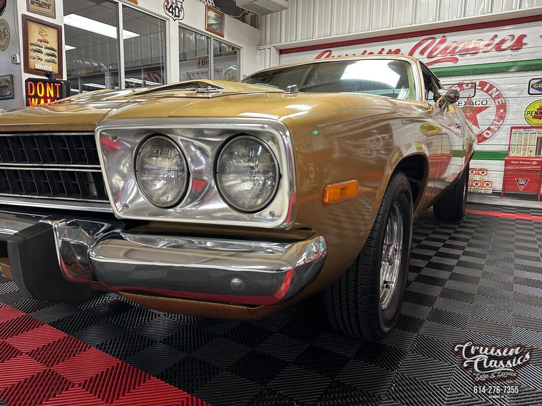 Plymouth-Road-Runner-1973-Gold-Tan-19232-10