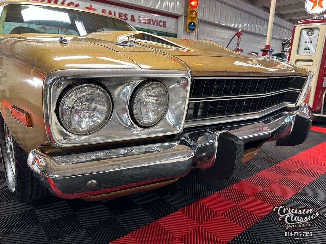 Plymouth-Road-Runner-1973-Gold-Tan-19232-4