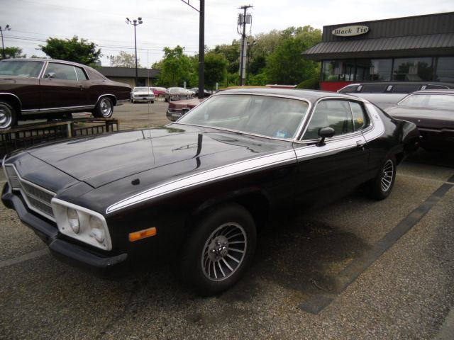 Plymouth-Road-Runner-Cabriolet-1974-Black-0-5