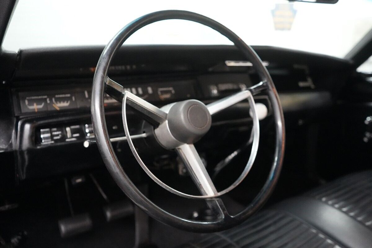 Plymouth-Road-Runner-Coupe-1968-Red-Black-0-36