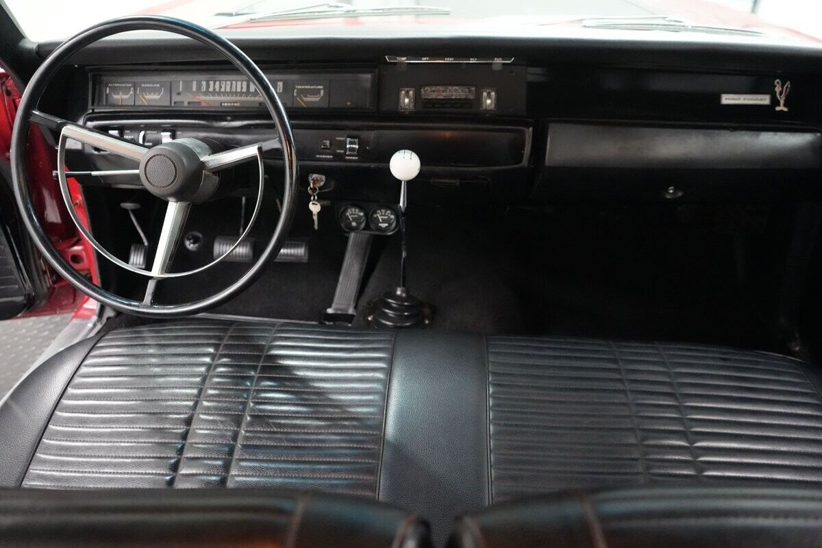 Plymouth-Road-Runner-Coupe-1968-Red-Black-0-38