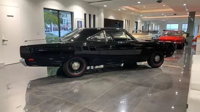 Plymouth-Road-Runner-Coupe-1969-Black-Black-27747-4