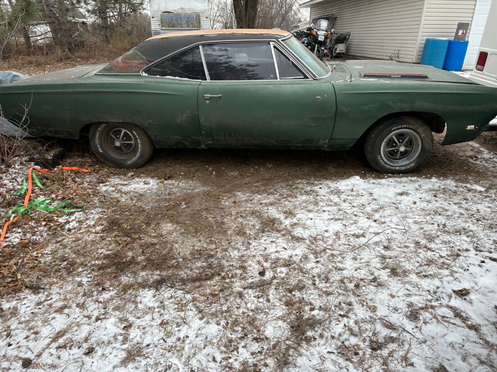 Plymouth-Road-Runner-Coupe-1969-Green-Black-125170-1