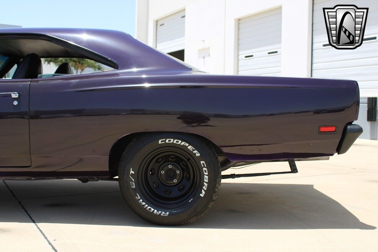 Plymouth-Road-Runner-Coupe-1969-Purple-Black-232-10