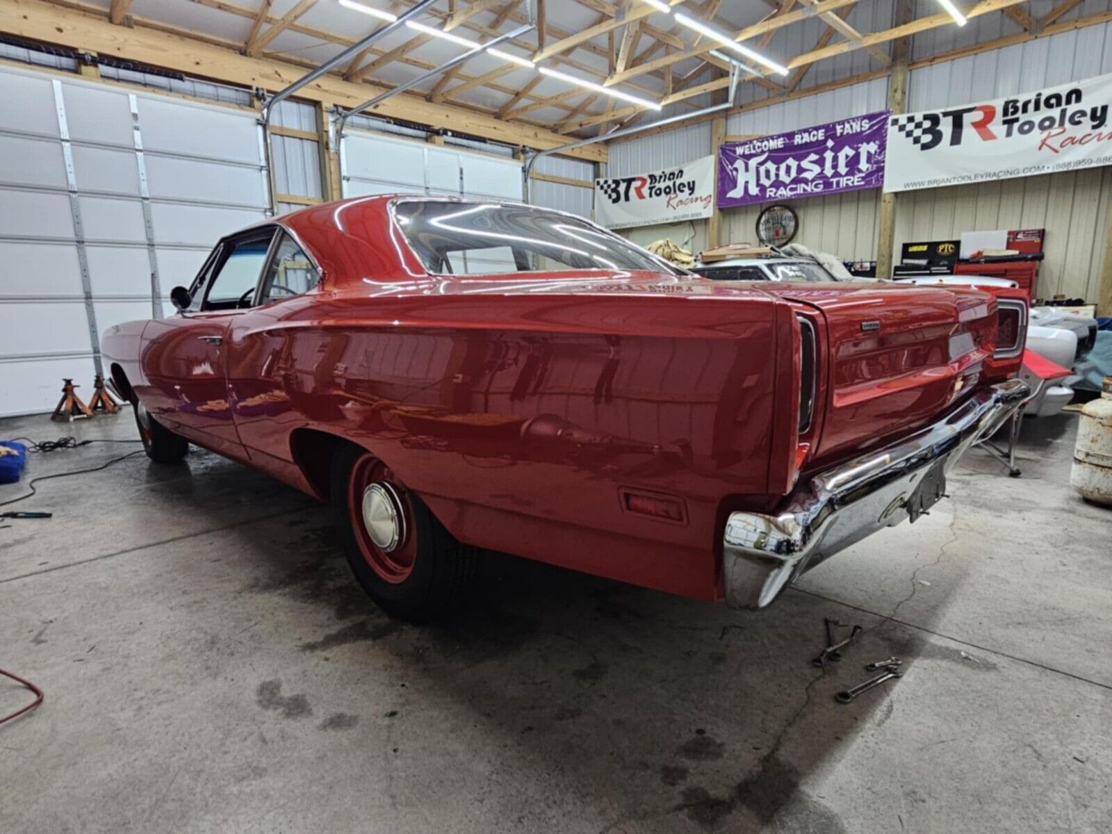 Plymouth-Road-Runner-Coupe-1969-Red-Black-18990-2