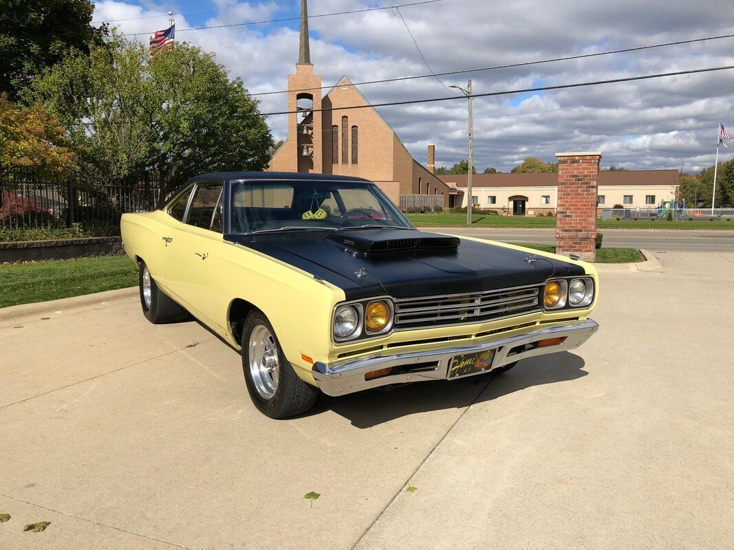 Plymouth-Road-Runner-Coupe-1969-Yellow-Black-80467-6