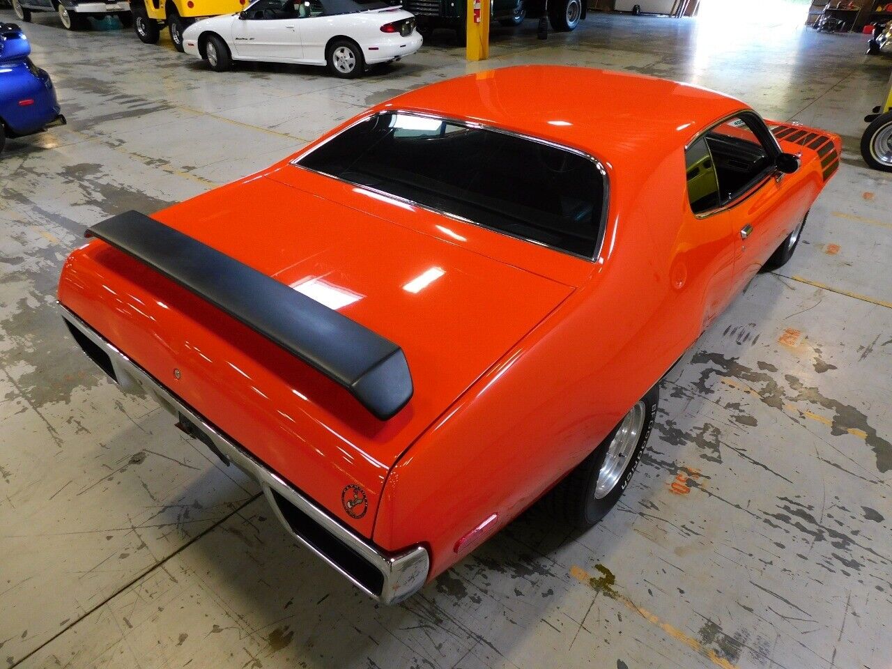 Plymouth-Road-Runner-Coupe-1972-Orange-Black-101451-10