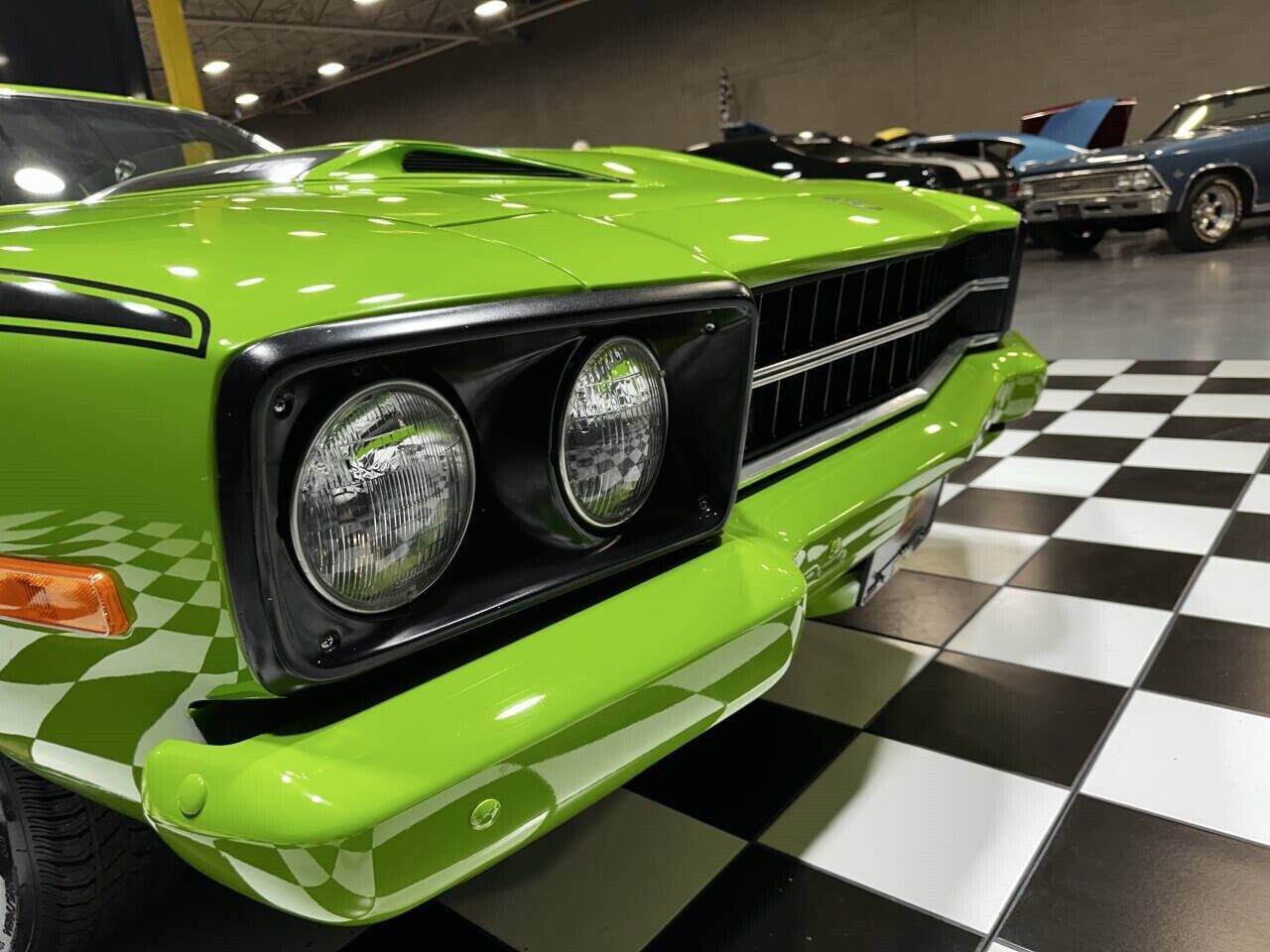 Plymouth-Road-Runner-Coupe-1973-Green-Black-0-13