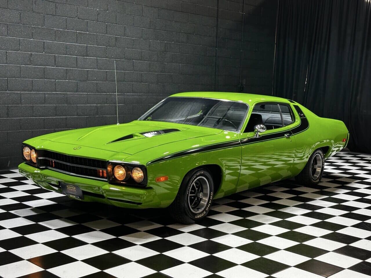 Plymouth-Road-Runner-Coupe-1973-Green-Black-0-33