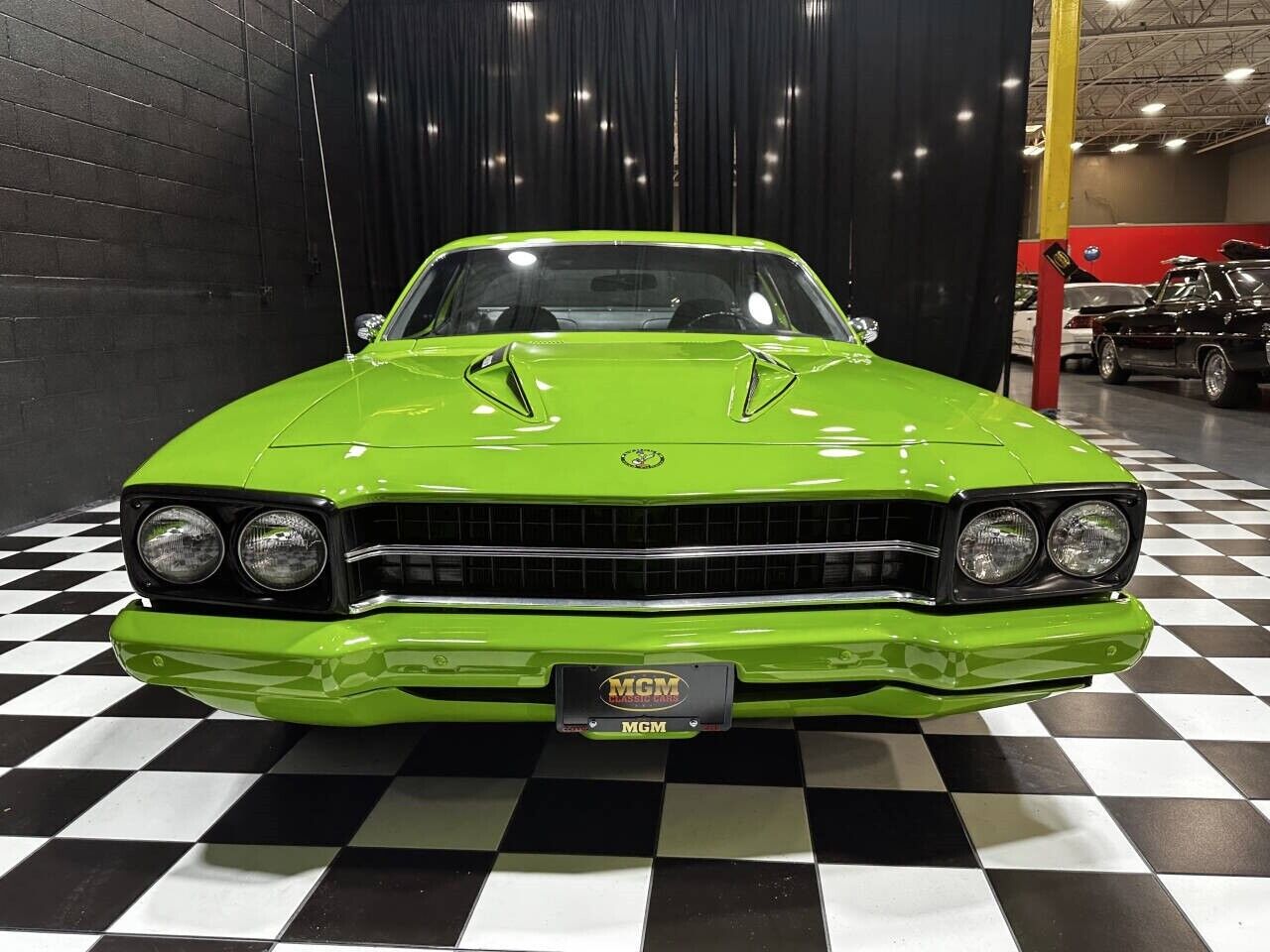 Plymouth-Road-Runner-Coupe-1973-Green-Black-0-34