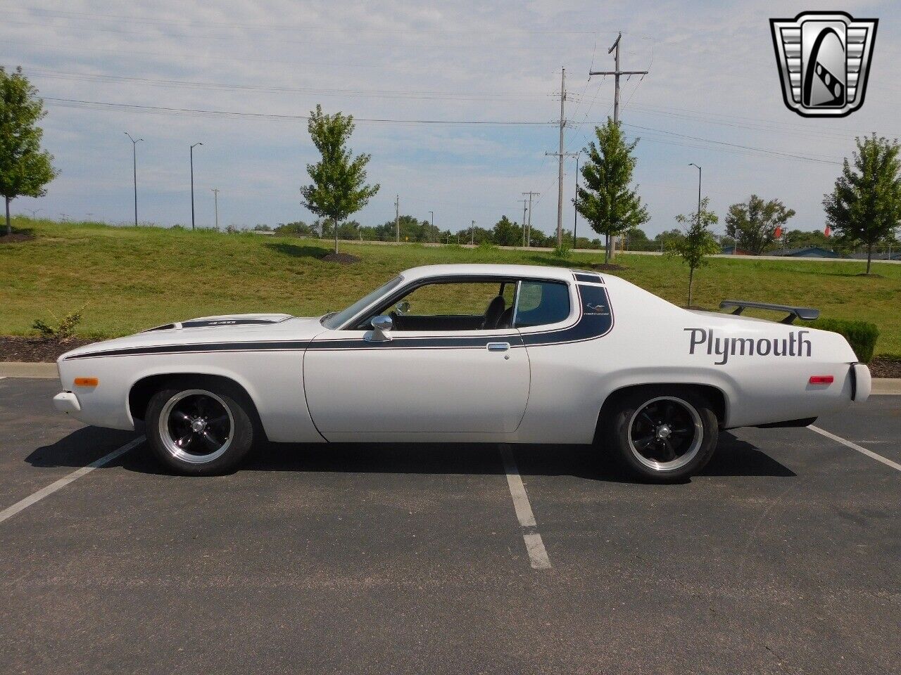 Plymouth-Road-Runner-Coupe-1973-White-Black-156211-2