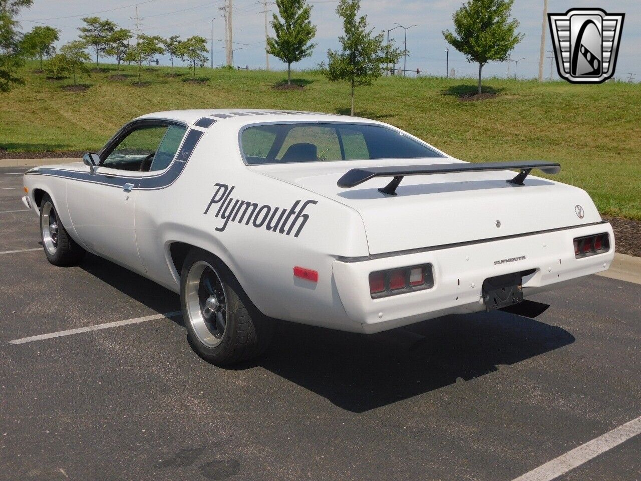 Plymouth-Road-Runner-Coupe-1973-White-Black-156211-3