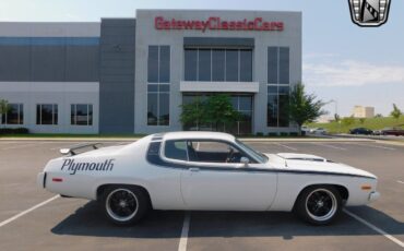 Plymouth-Road-Runner-Coupe-1973-White-Black-156211-6