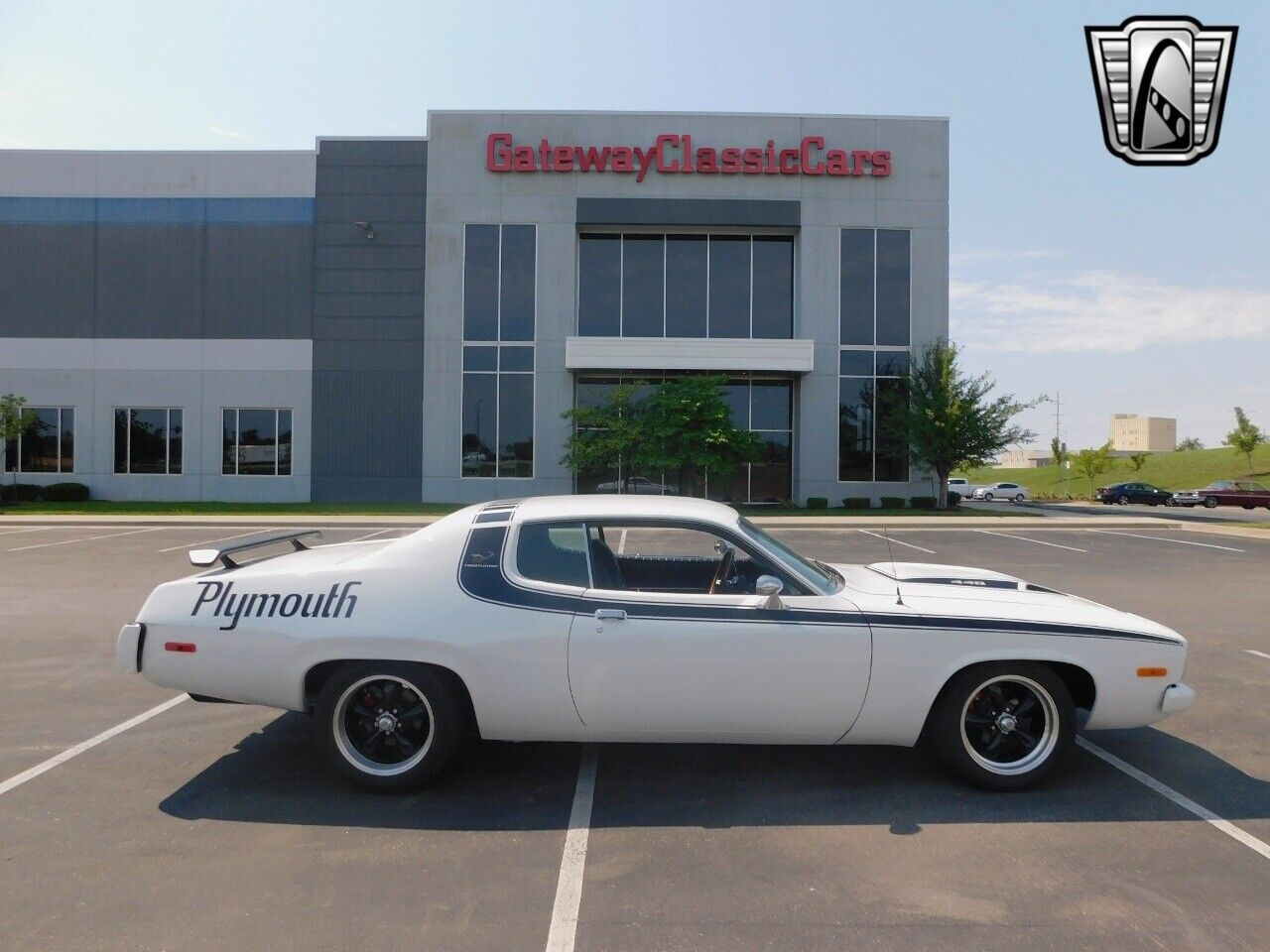 Plymouth-Road-Runner-Coupe-1973-White-Black-156211-6