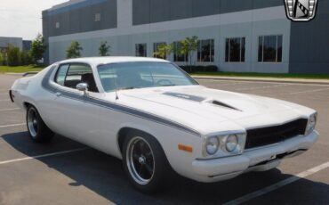 Plymouth-Road-Runner-Coupe-1973-White-Black-156211-7