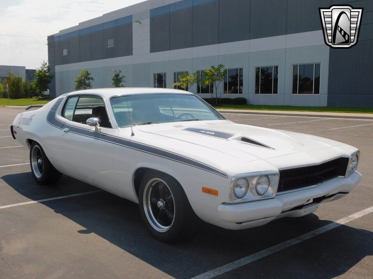 Plymouth-Road-Runner-Coupe-1973-White-Black-156211-7