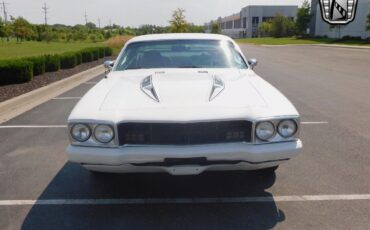 Plymouth-Road-Runner-Coupe-1973-White-Black-156211-8