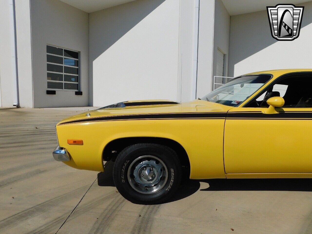 Plymouth-Road-Runner-Coupe-1973-Yellow-Black-92656-5