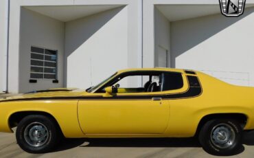 Plymouth-Road-Runner-Coupe-1973-Yellow-Black-92656-6