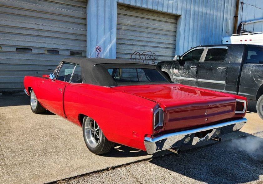 Plymouth-Road-runner-1969-red-8047-4