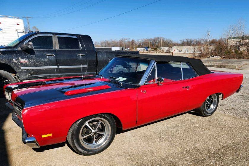 Plymouth-Road-runner-1969-red-8047