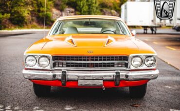 Plymouth-Satellite-1973-Orange-Cream-28542-10