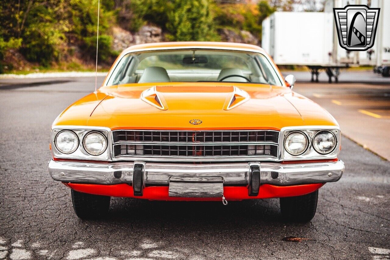 Plymouth-Satellite-1973-Orange-Cream-28542-10