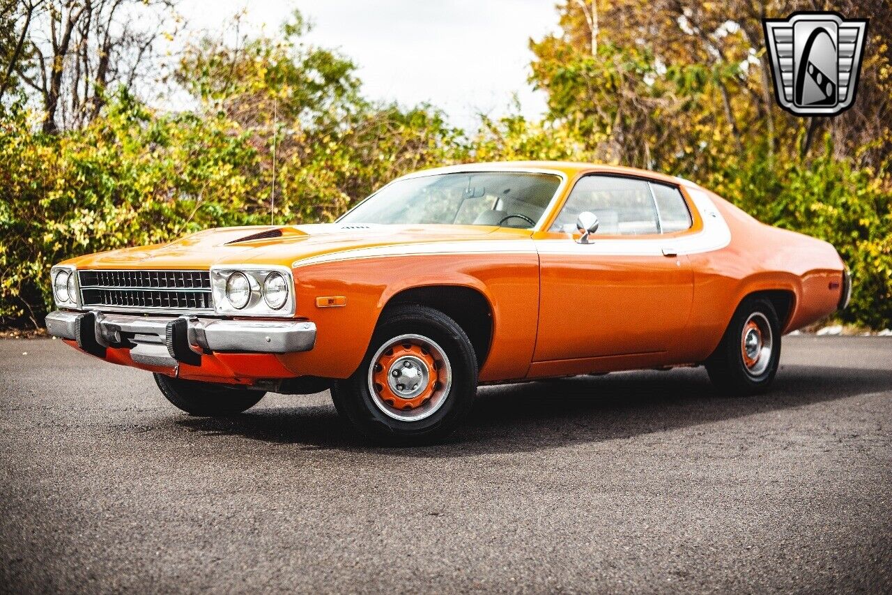 Plymouth-Satellite-1973-Orange-Cream-28542-2