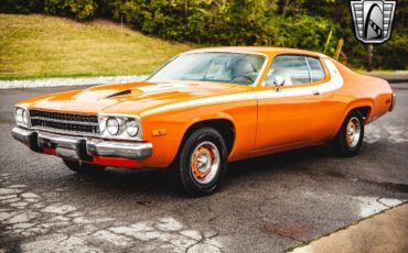 Plymouth-Satellite-1973-Orange-Cream-28542-3