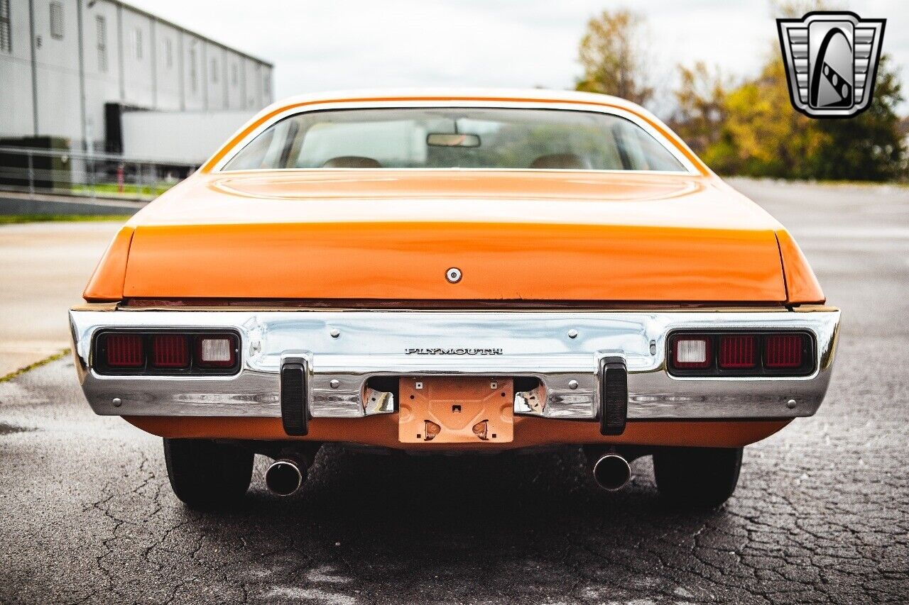 Plymouth-Satellite-1973-Orange-Cream-28542-6