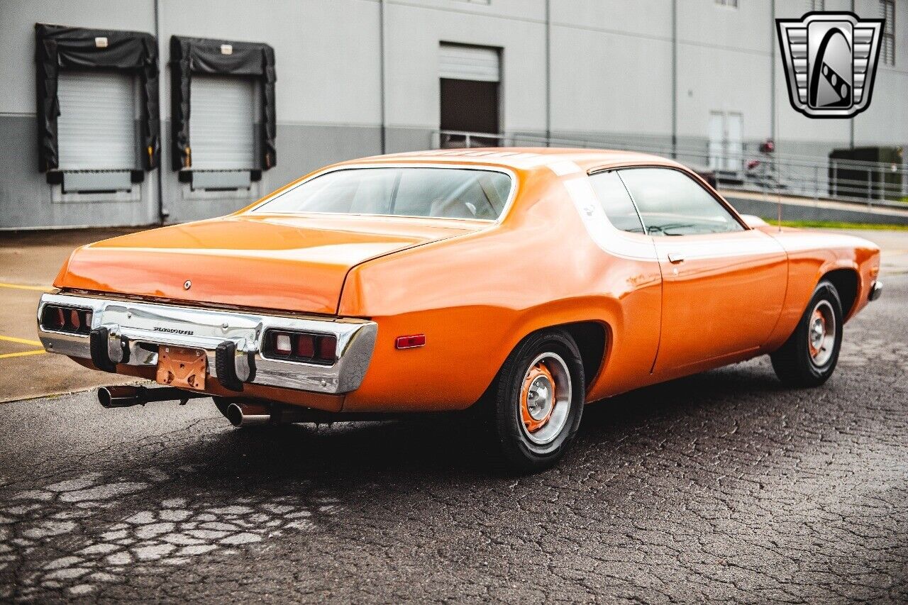 Plymouth-Satellite-1973-Orange-Cream-28542-7