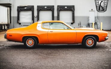 Plymouth-Satellite-1973-Orange-Cream-28542-8