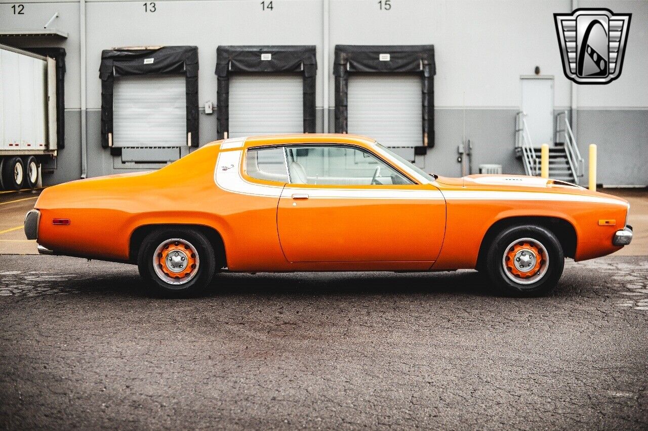 Plymouth-Satellite-1973-Orange-Cream-28542-8