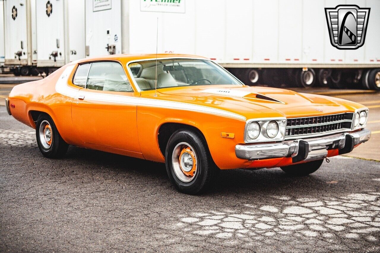 Plymouth-Satellite-1973-Orange-Cream-28542-9