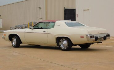 Plymouth-Satellite-1973-White-White-41547-4