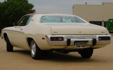 Plymouth-Satellite-1973-White-White-41547-5