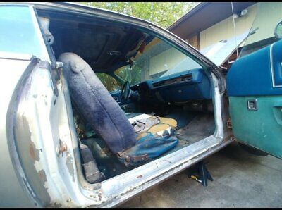 Plymouth-Satellite-1974-Silver-Blue-11050-5