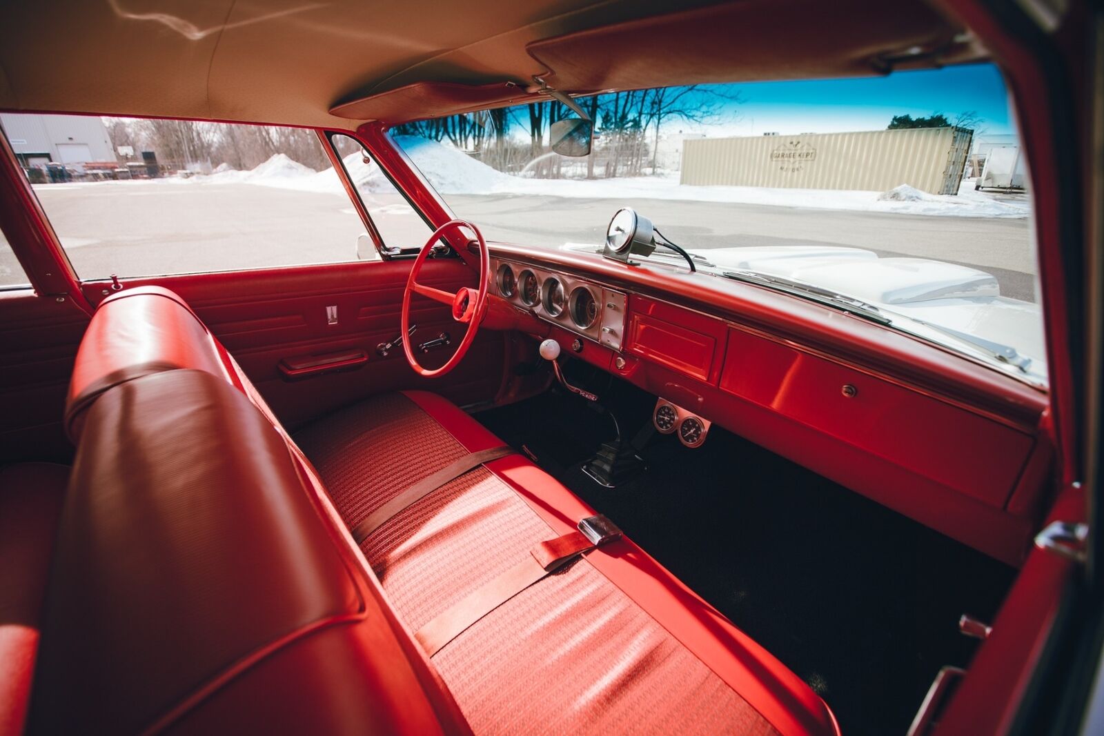 Plymouth-Savoy-Coupe-1964-White-Red-1646-11