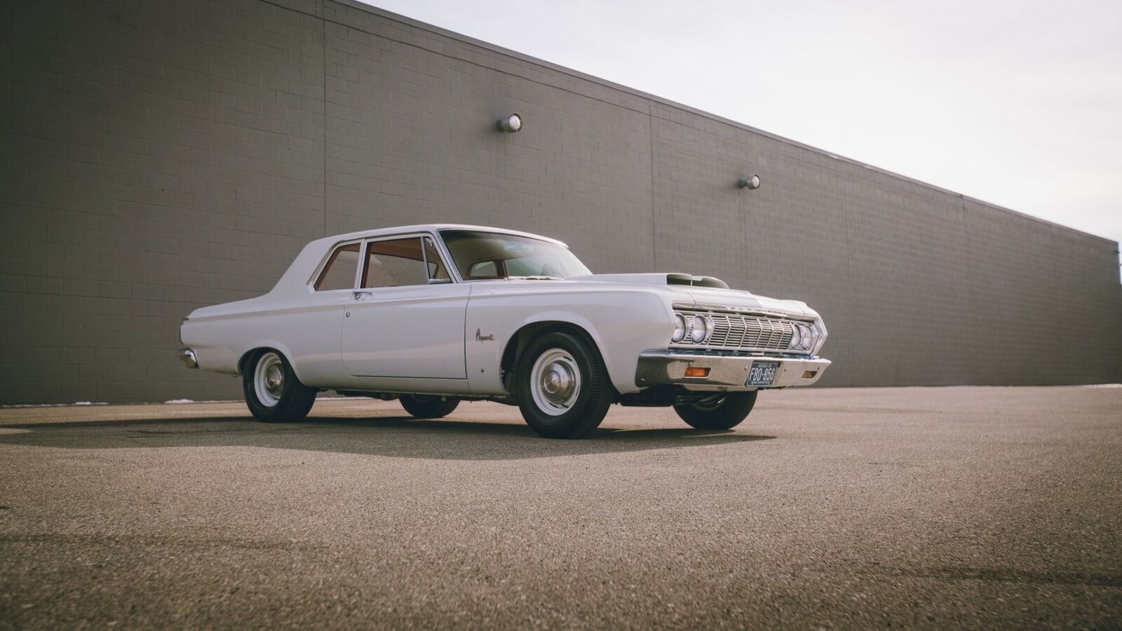 Plymouth-Savoy-Coupe-1964-White-Red-1646-2