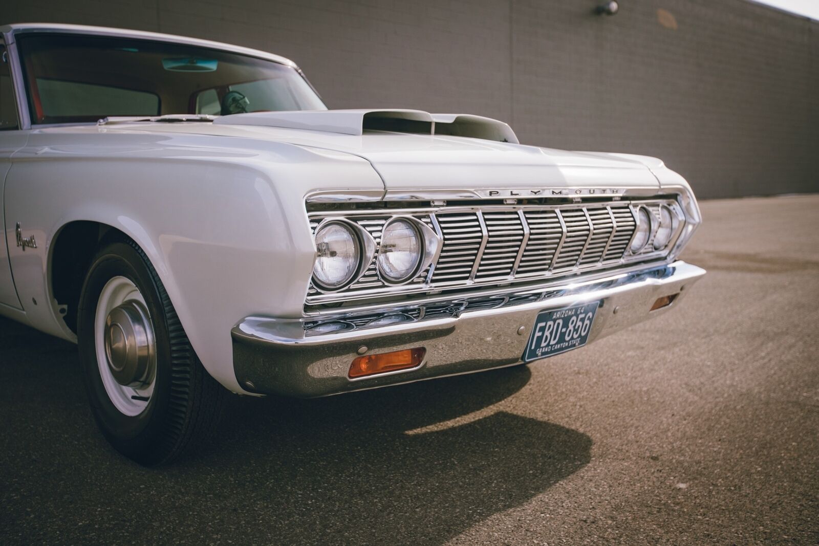 Plymouth-Savoy-Coupe-1964-White-Red-1646-5