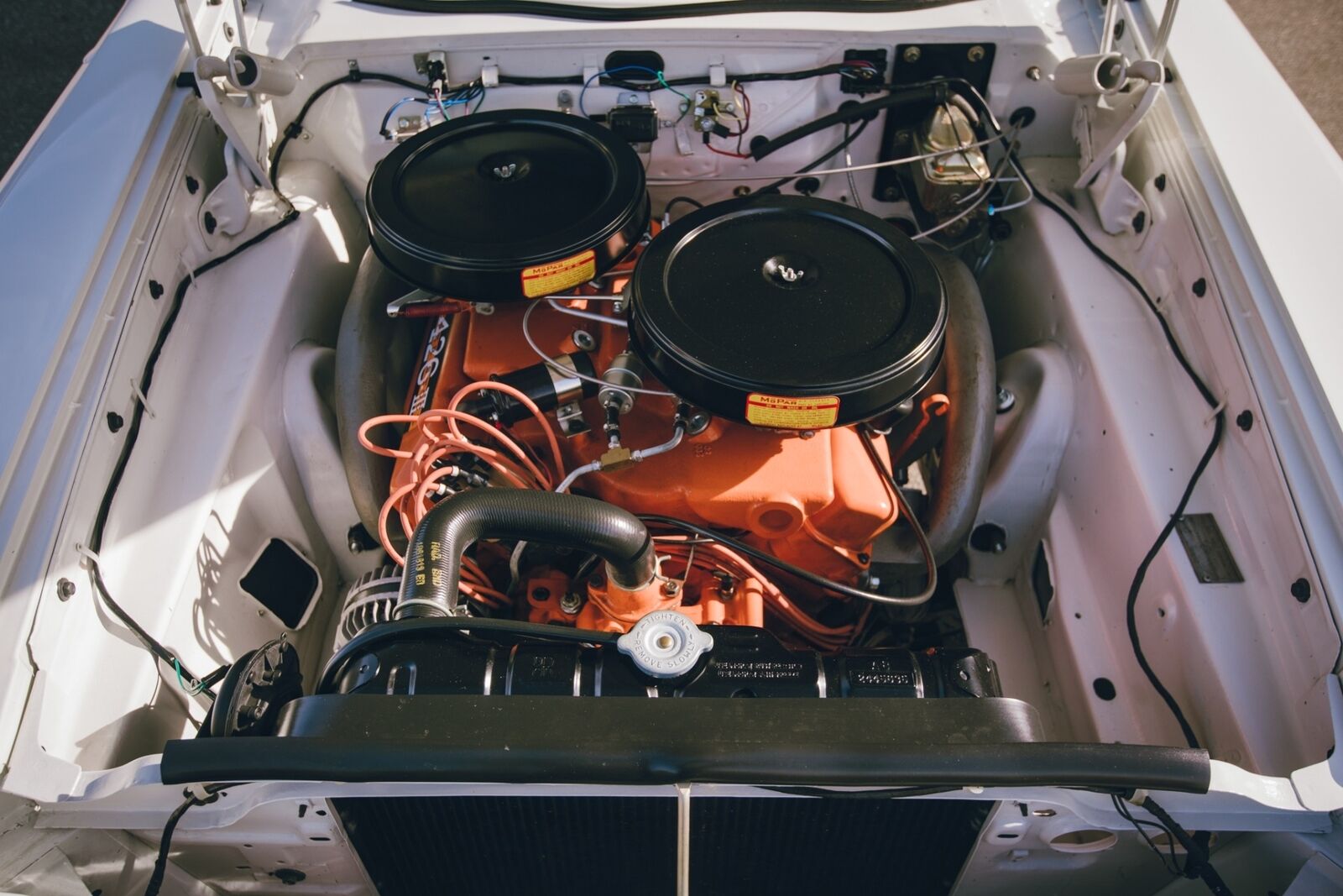 Plymouth-Savoy-Coupe-1964-White-Red-1646-6